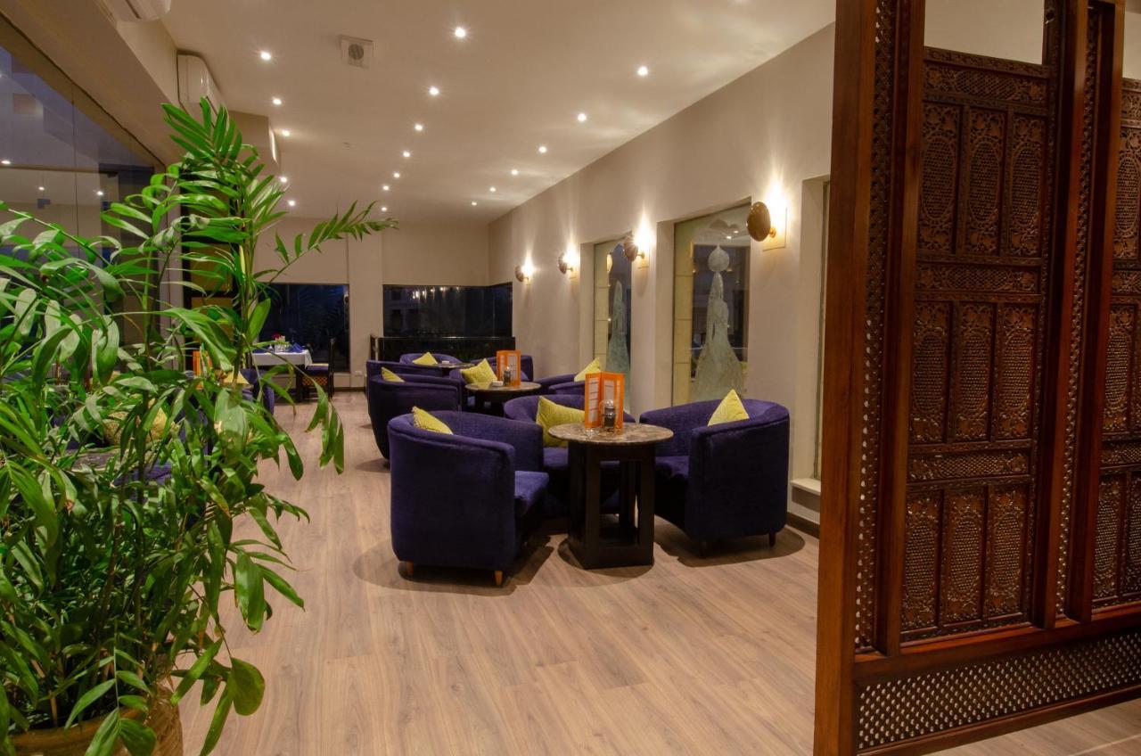 Swiss Inn Pyramids Golf Resort 6th of October City Esterno foto